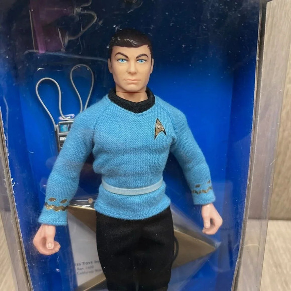 Star Trek Collector Series Dr. Leonard McCoy Federation Edition-Playmates Toys - Picture 2 of 8